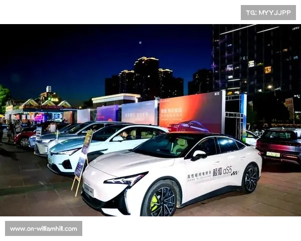 车迷夜市火爆，赛事周边商品销售额破百万元