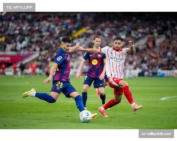 半场战报：巴萨2-0那不勒斯，亚马尔、佩德里联袂破门，哈维菱形中场显效